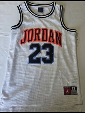 Jordan Boys #23 Jersey Size M 10/12 White Mesh Basketball NWT